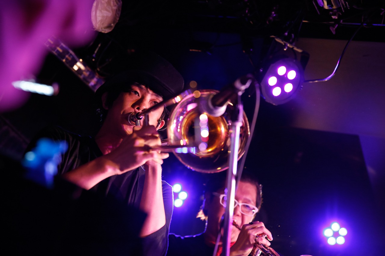 永原真夏＋SUPER GOOD BAND（撮影：木村泰之）