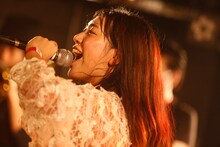 永原真夏＋SUPER GOOD BAND（撮影：木村泰之）
