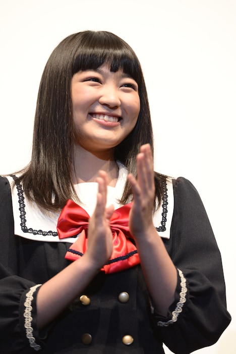 主演作公開初日に、笑顔を振りまく柏木ひなた。