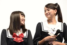 左から柏木ひなた（私立恵比寿中学）、竹富聖花。