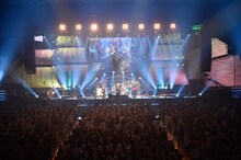 GLAY「GLAY Special Live 2015 in HAKODATE GLORIOUS MILLION DOLLAR NIGHT Vol.2」初日公演の様子。（撮影：岡田裕介）