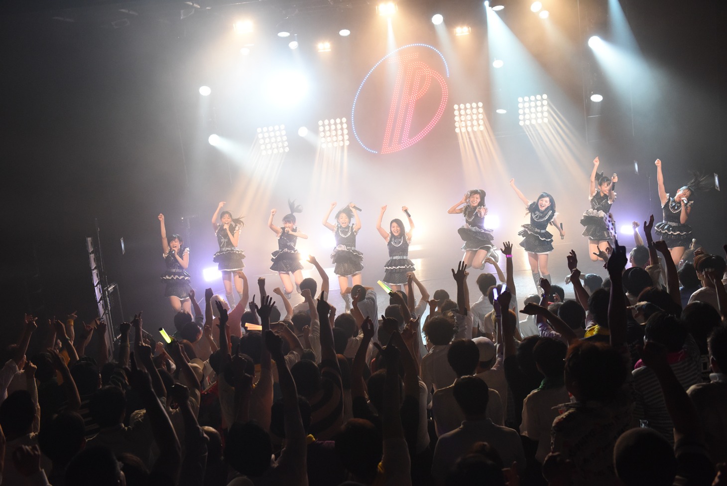 「東京パフォーマンスドール＠CBGK!! ～ダンスサミット ネイキッド2015夏～」第2クール初日公演の様子。