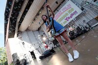 宮崎朝子（G, Vo）（撮影：柴田恵理）