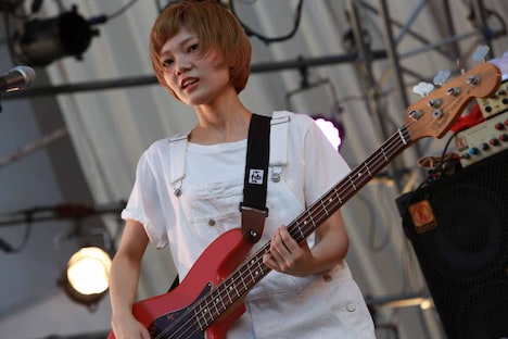 松岡彩(B)(撮影:柴田恵理)