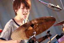 吉川美冴貴（Dr）（撮影：柴田恵理）