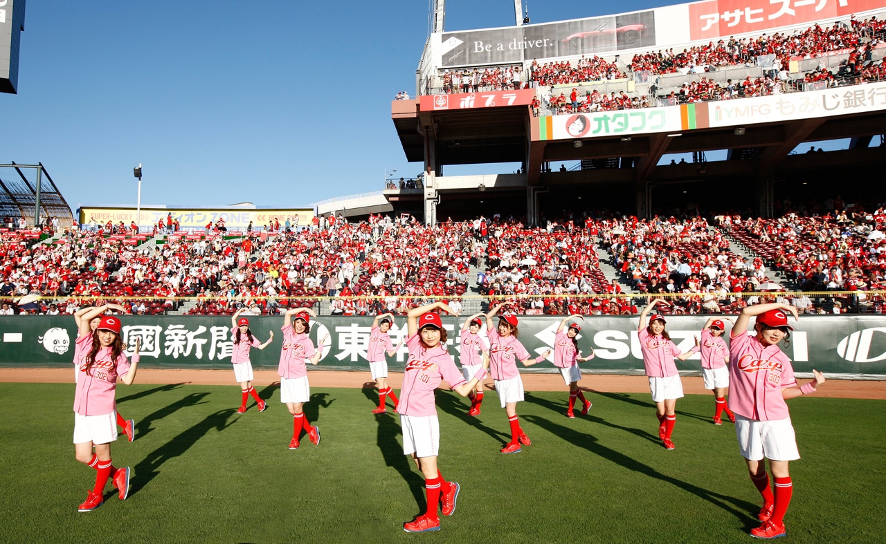 C-Girs2015「Let's go! Red!」発売記念イベントの様子。（写真提供：エイベックス）
