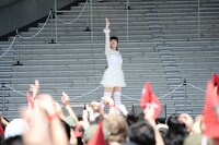 上坂すみれ「煩悩のキャンプファイヤー」の様子。（写真提供：スターチャイルドレコード）
