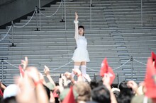 上坂すみれ「煩悩のキャンプファイヤー」の様子。（写真提供：スターチャイルドレコード）