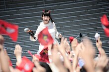 上坂すみれ「煩悩のキャンプファイヤー」の様子。（写真提供：スターチャイルドレコード）