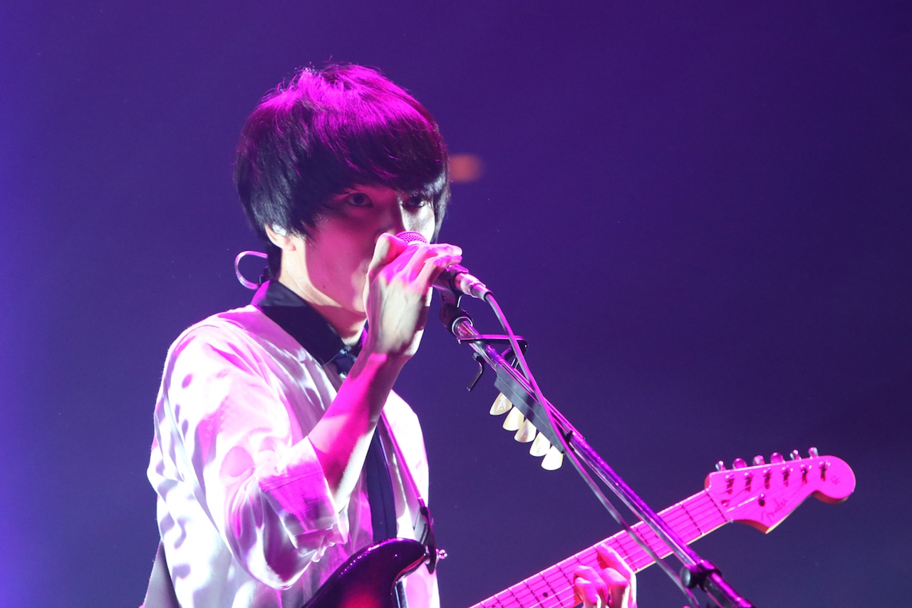 斎藤宏介（Vo, G）（Photo by Hisashi Mori）