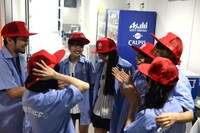 開演直前に円陣を組んで士気を高めるlyrical school。