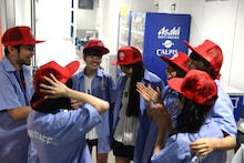 開演直前に円陣を組んで士気を高めるlyrical school。