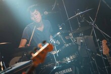 岡田一成（Dr）（撮影：後藤壮太郎）