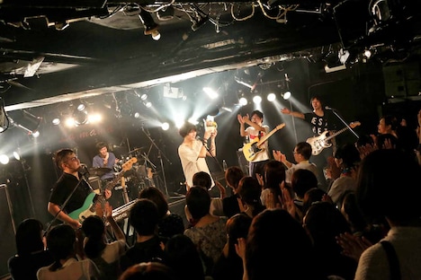 「微炭酸ロック vol.01」アンコールの様子。（撮影：後藤壮太郎）