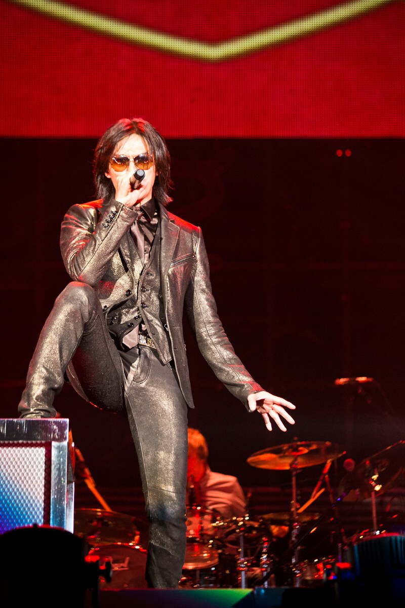 今週の人気画像1位は「『我々とともに幸福と快楽の頂点に』B'zスタジアムツアー完遂」より、稲葉浩志。（写真提供：VERMILLION RECORDS）