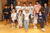 「根無し草ラプソディー 2015」レコーディング参加メンバーの記念撮影。