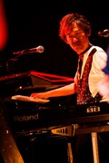 土橋安騎夫（Key）（Photo by Hajime Kamiiisaka）