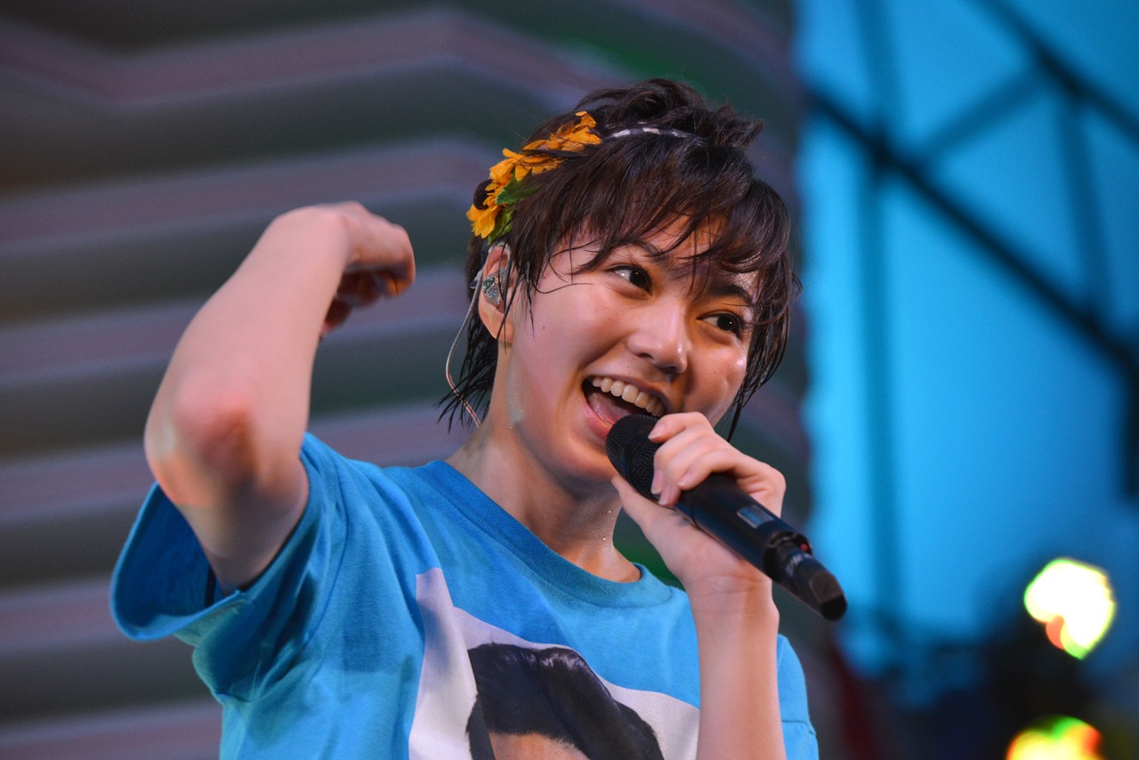 安本彩花