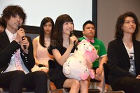 「スーパーダンガンロンパ2 THE STAGE ～さよなら絶望学園～」制作発表の様子。