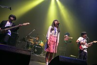 ゲストとして登場したMIN（Vo / 杏窪彌）（Photo by Taku Fujii）