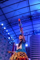 水鉄砲を撃ちまくる廣田あいか。