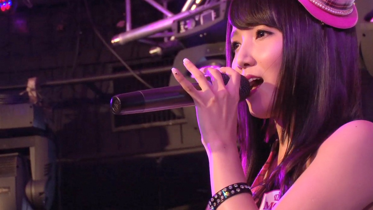 友田彩也香（写真提供：ビクターエンタテインメント）