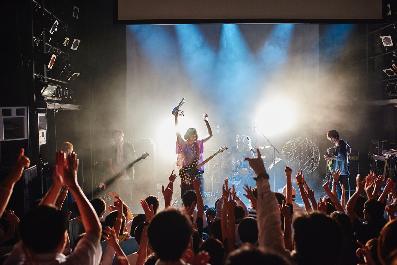 aquarifa、幻想的ワンマンライブで会場一体化