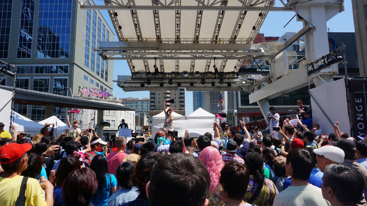 LinQによる「JAPANESE SUMMER FESTIVAL『日本祭り』」ライブの様子。 （写真提供：ジョブ・ネット）