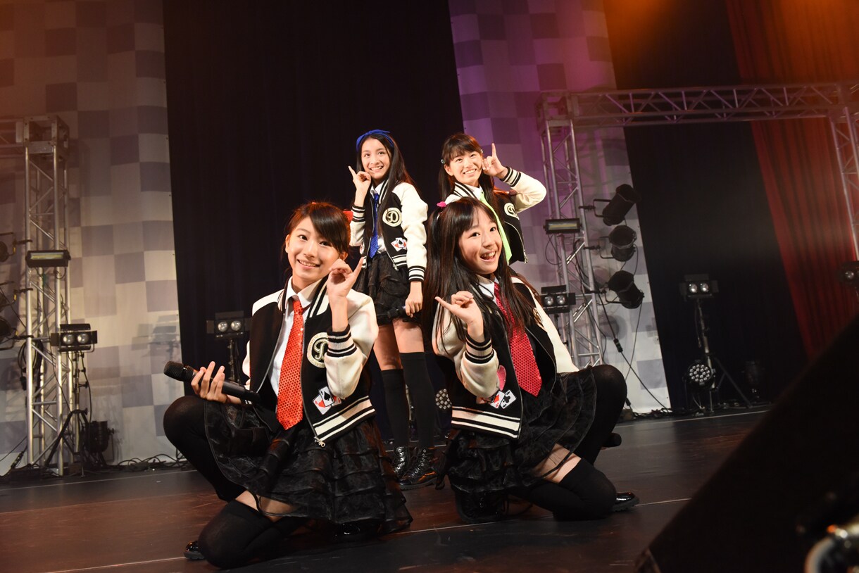 pinkypokerによるライブの様子。