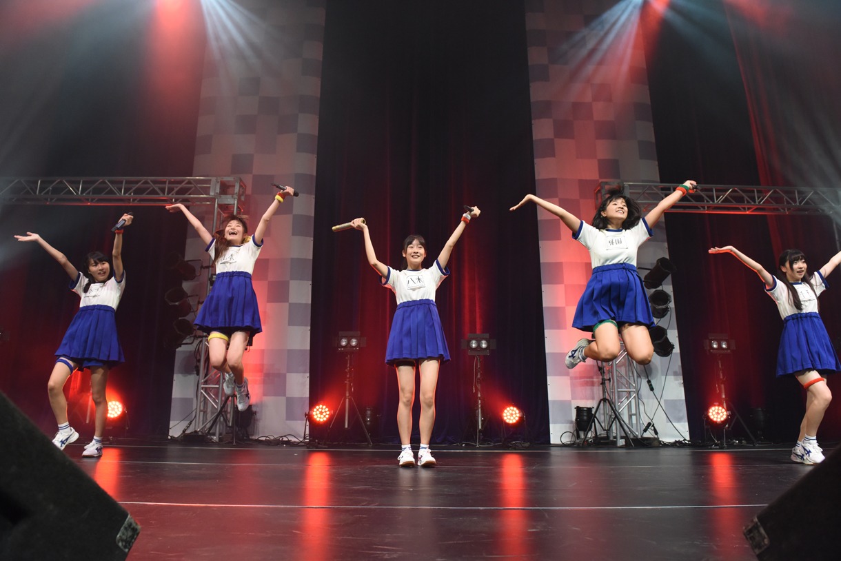 ぷちぱすぽ☆によるライブの様子。