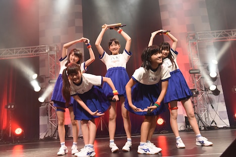 ぷちぱすぽ☆によるライブの様子。