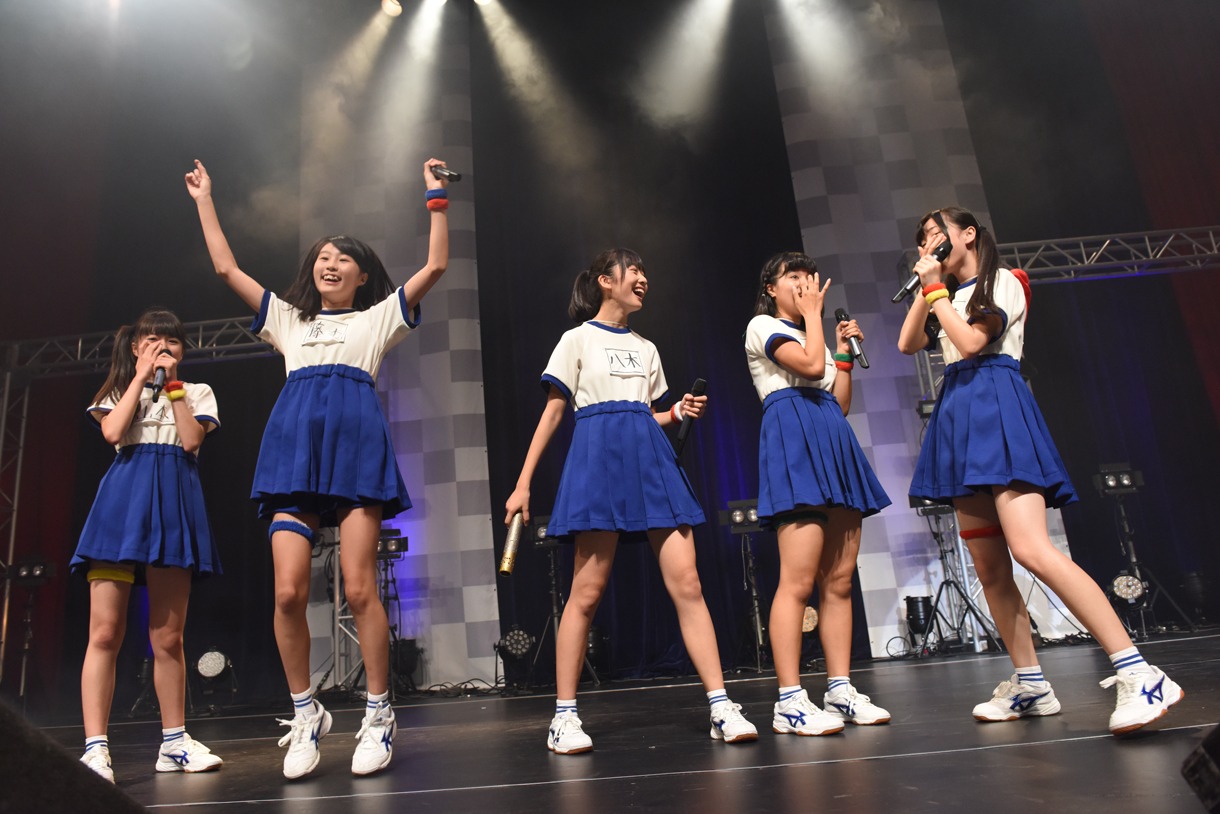 ぷちぱすぽ☆によるライブの様子。