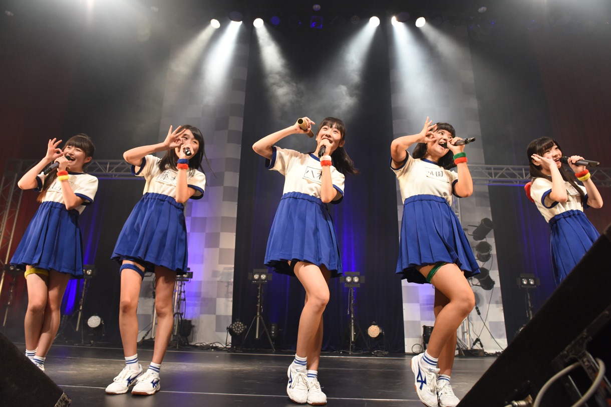 ぷちぱすぽ☆によるライブの様子。