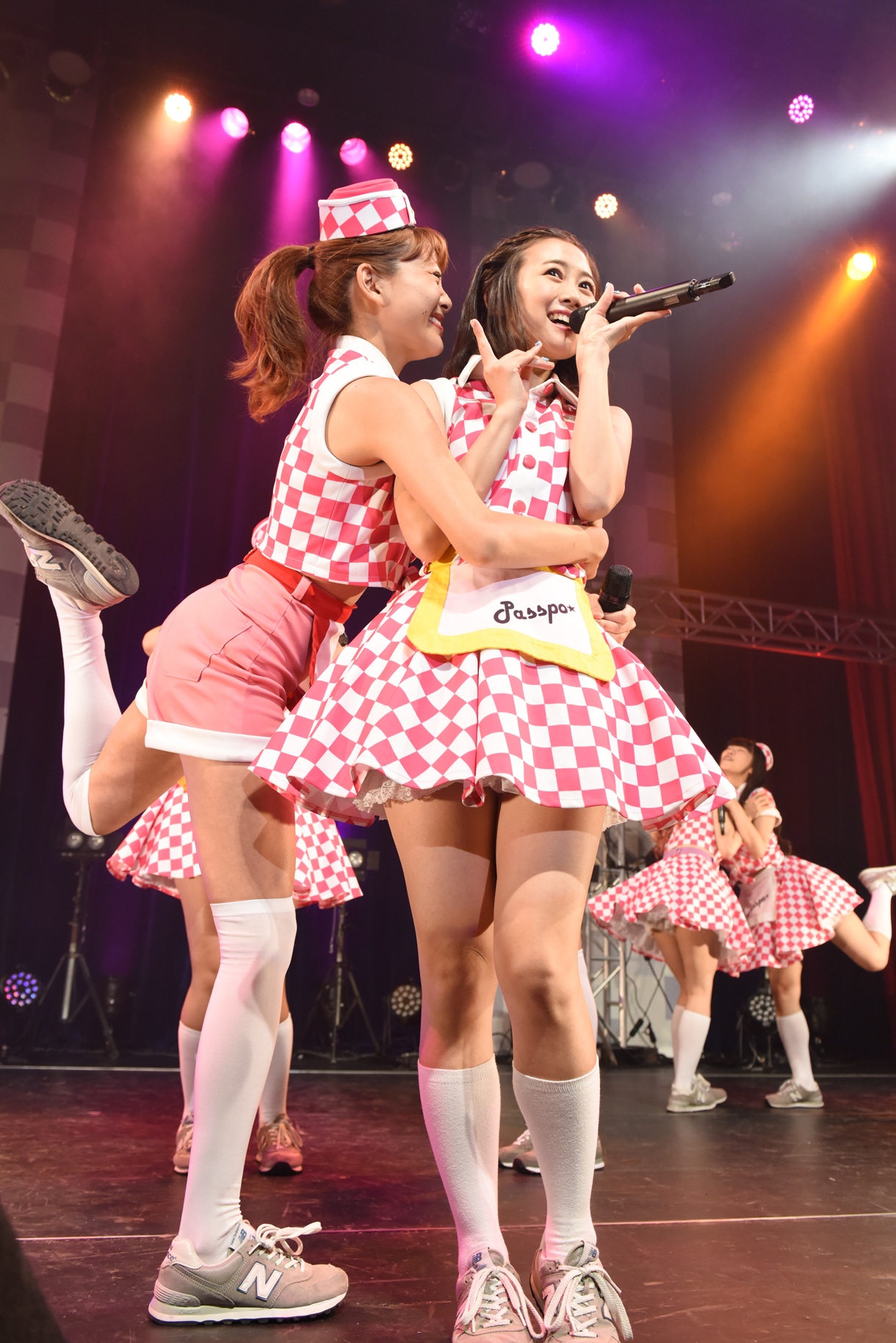 PASSPO☆によるライブの様子。
