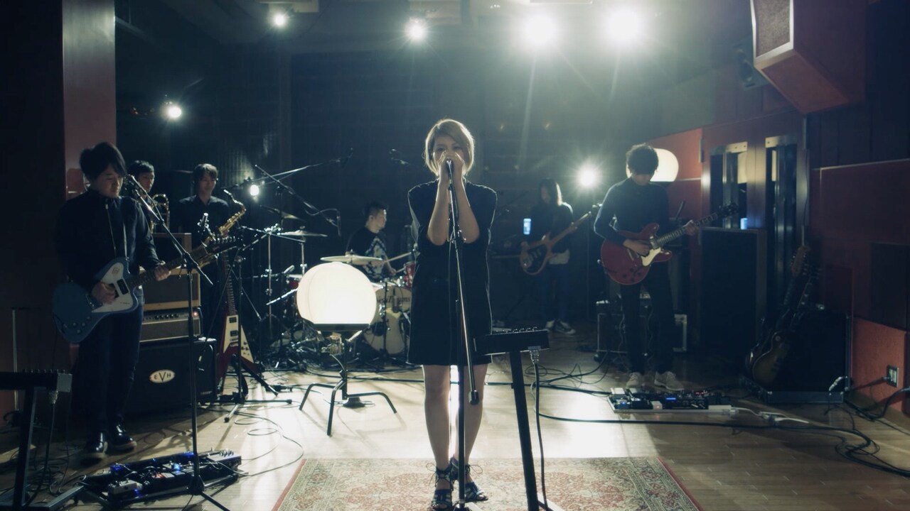 la la larks、ホーン隊加えた「ハレルヤ」スタジオライブ映像