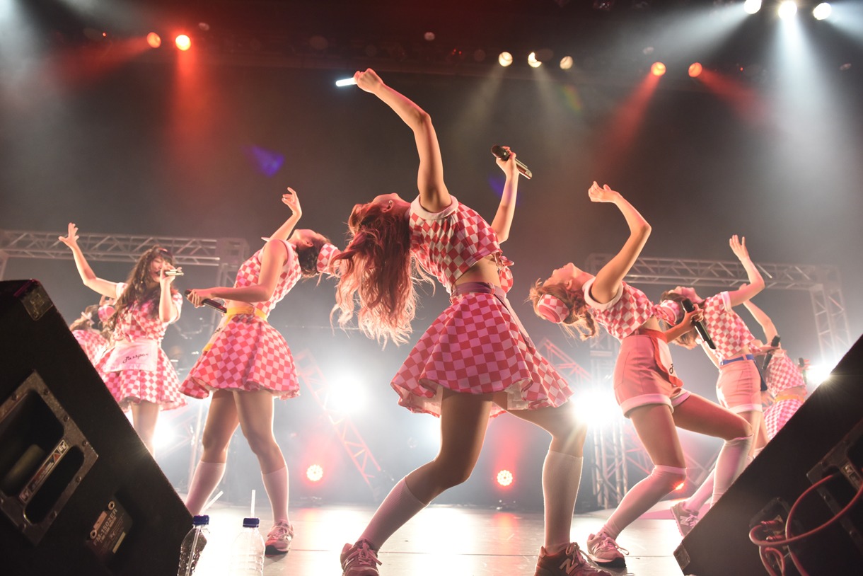 PASSPO☆ワンマンフライト「速度上昇！スーパーソニック～機内食を食べている暇はございません～」の様子。