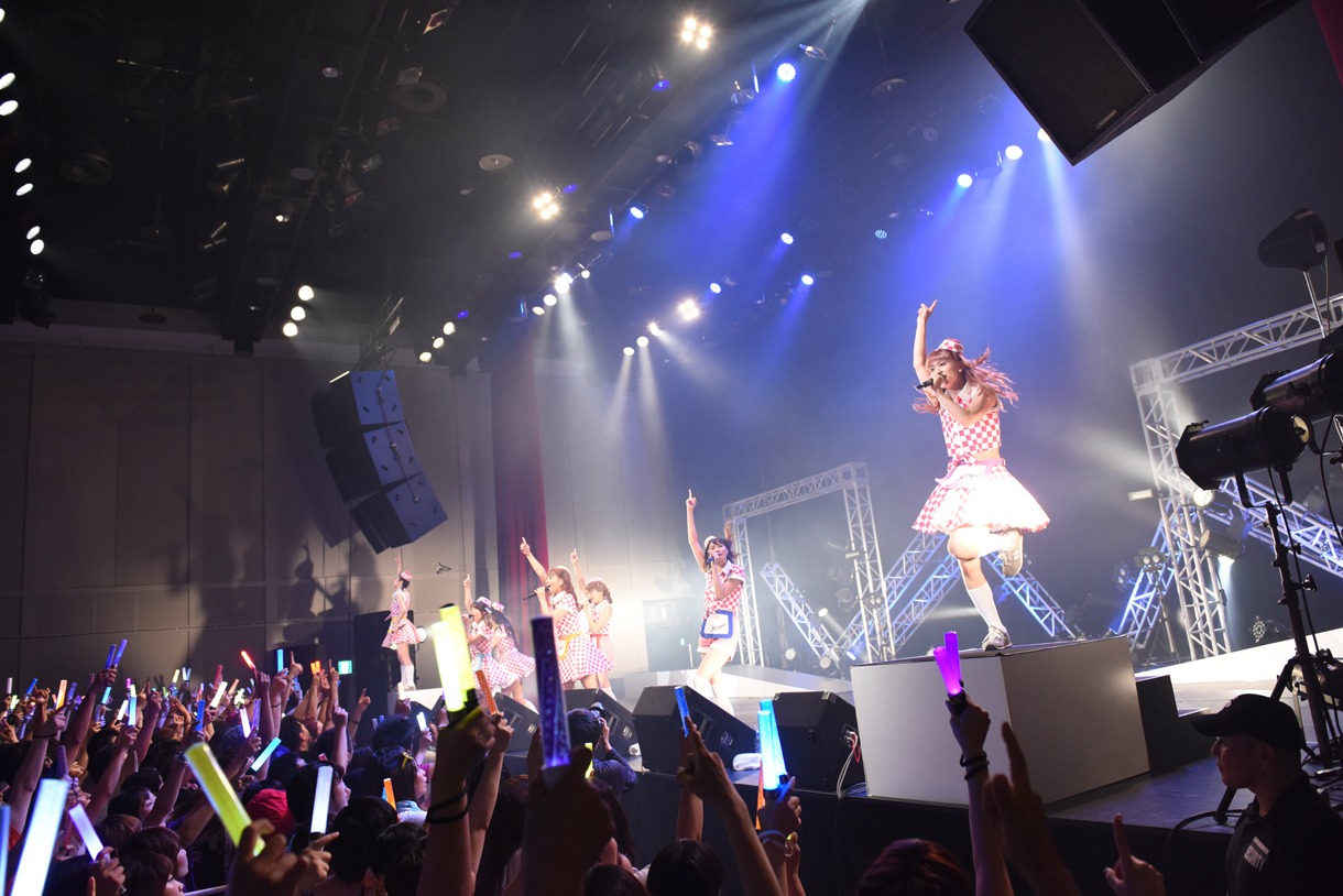 PASSPO☆ワンマンフライト「速度上昇！スーパーソニック～機内食を食べている暇はございません～」の様子。