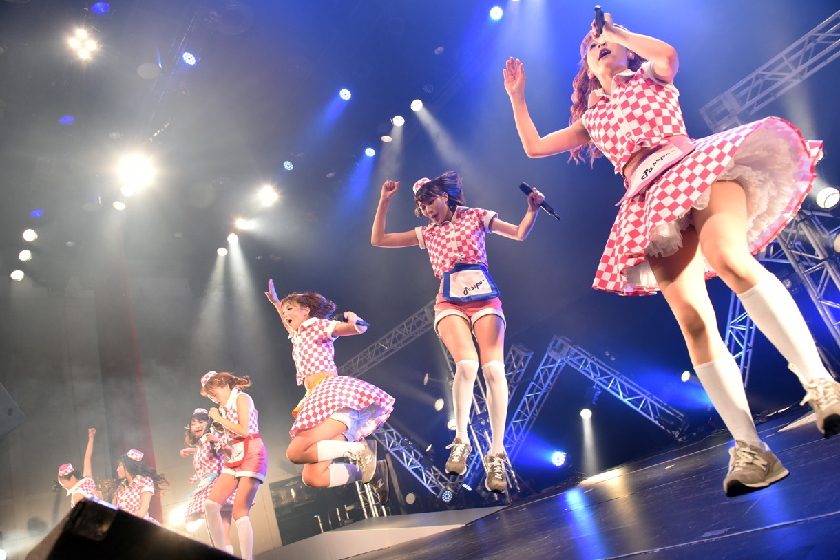 PASSPO☆ワンマンフライト「速度上昇！スーパーソニック～機内食を食べている暇はございません～」の様子。