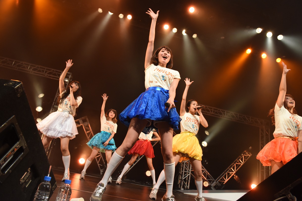 PASSPO☆ワンマンフライト「速度上昇！スーパーソニック～機内食を食べている暇はございません～」の様子。