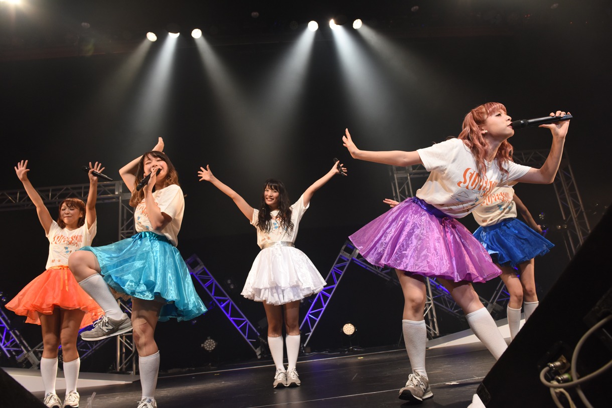 PASSPO☆ワンマンフライト「速度上昇！スーパーソニック～機内食を食べている暇はございません～」の様子。