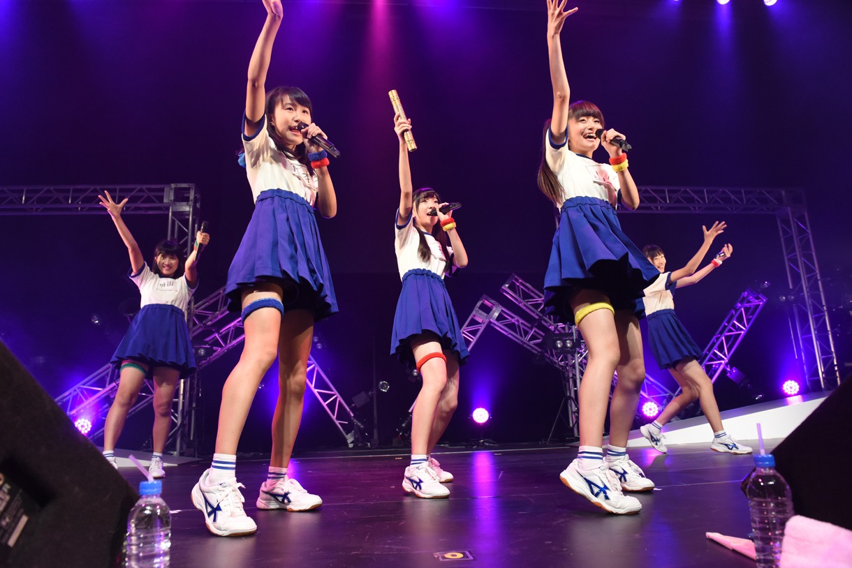 ぷちぱすぽ☆によるライブの様子。