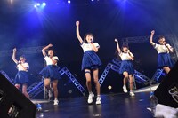 ぷちぱすぽ☆によるライブの様子。