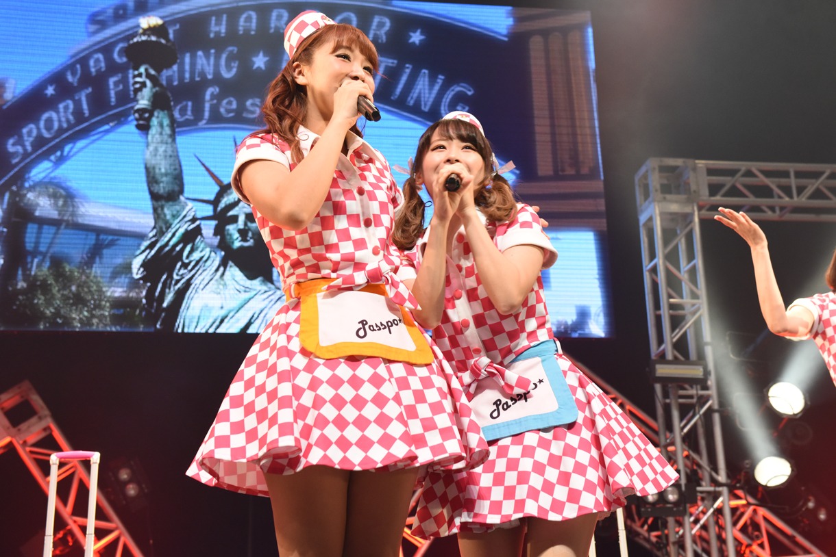 PASSPO☆ワンマンフライト「速度上昇！スーパーソニック～機内食を食べている暇はございません～」の様子。