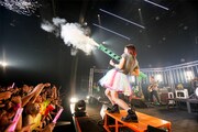 ランチャー砲を発射するLiSA。（Photo by hajime kamiiisaka）