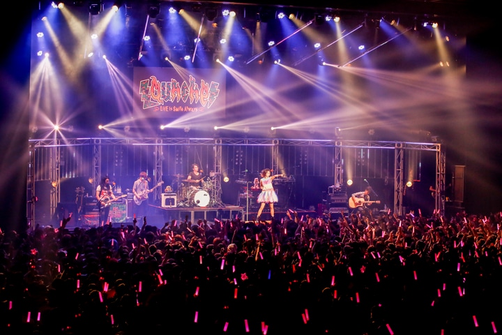 LiSA「LiVE is Smile Always ～Launcher～」追加公演の様子。（Photo by hajime kamiiisaka）