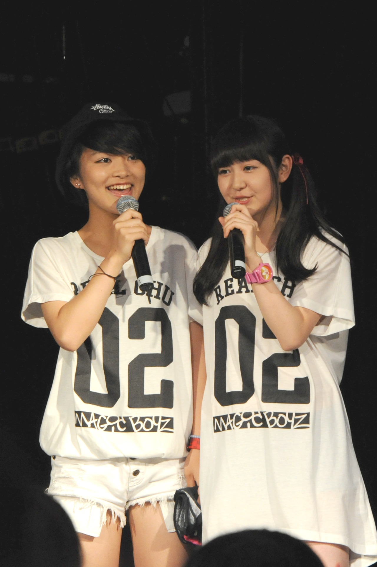 コラボコーナーではMAGiC BOYZとおそろいの「REAL CHU 02」（リアル中2）Tシャツを着たライムベリー。