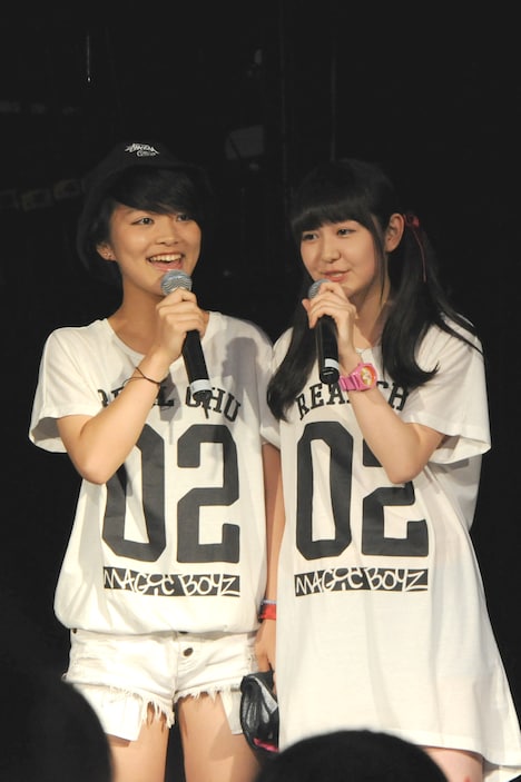 コラボコーナーではMAGiC BOYZとおそろいの「REAL CHU 02」（リアル中2）Tシャツを着たライムベリー。