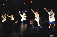 MAGiC BOYZとライムベリーのコラボパフォーマンスの様子。