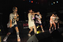 MAGiC BOYZとライムベリーのコラボパフォーマンスの様子。