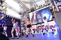 PiiiiiiiNによるライブの様子。